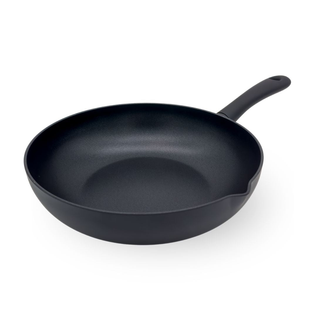 Wok K-Line Black. Apta para todo tipo de cocinas, incluso inducción